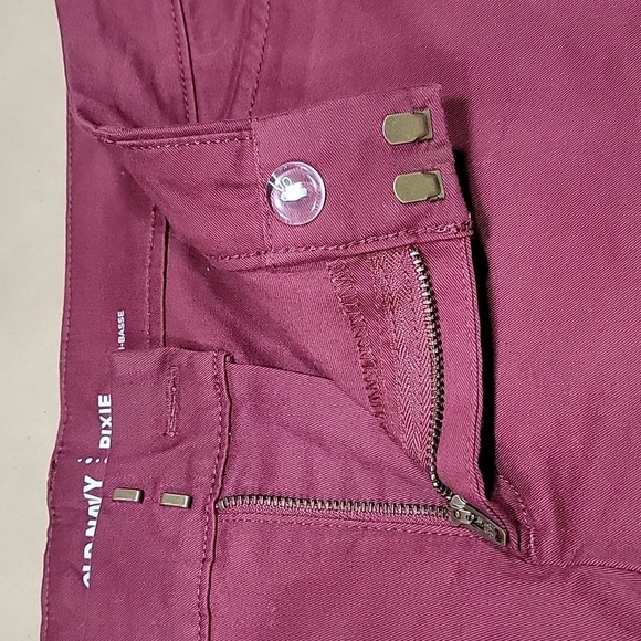 Old Navy Size 6 Burgundy Pixie Mid Rise Shorts, Excellent Used Condition - Picture 8 of 10
